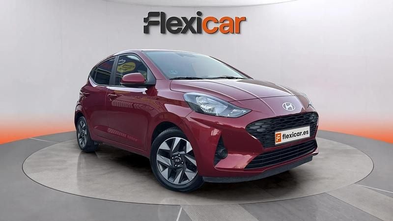 Usado Hyundai i10 67 CV (49 kW) 2024 Rojo Utilitario