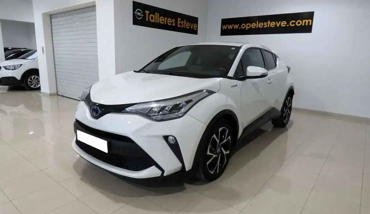 Begagnad Toyota C-HR Advance 122 HK (89 kW) 2022 Vit SUV
