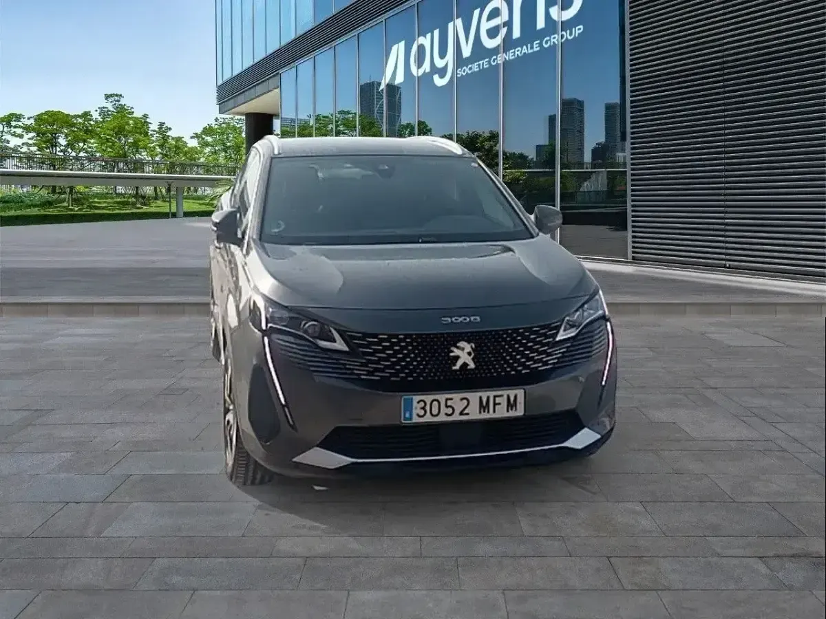 Usado Peugeot 3008 GT 131 CV (96 kW) 2023 Gris SUV