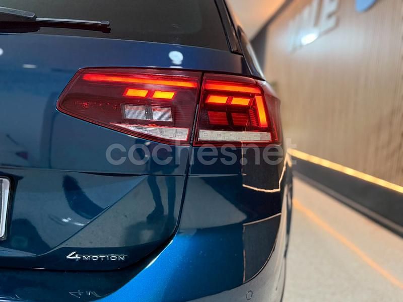 Usado VW Passat Alltrack 200 CV (147 kW) 2022 Azul Familiar