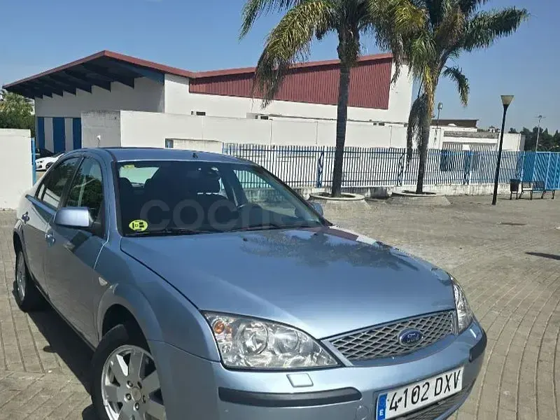 Usado Ford Mondeo Trend 130 CV (95 kW) 2006 Azul Berlina
