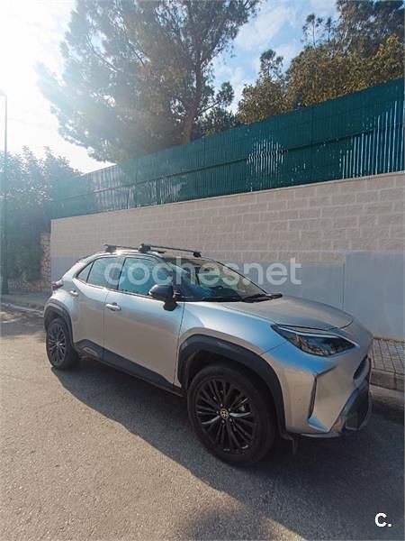 Usado Toyota Yaris Cross 116 CV (85 kW) 2022 Gris / plata SUV