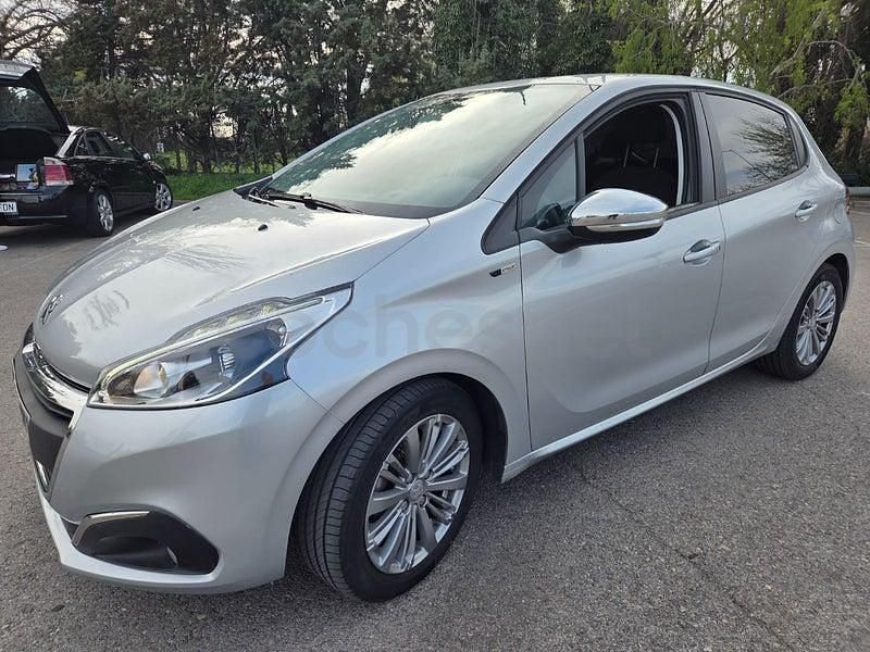 Usado Peugeot 208 Active 100 CV (73 kW) 2015 Gris / plata Utilitario
