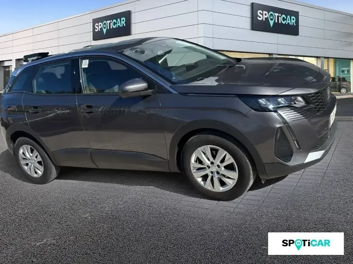 Usado Peugeot 3008 Active 130 CV (95 kW) 2021 Gris SUV