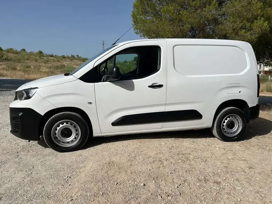 Usado Peugeot Partner S 102 CV (75 kW) 2022 Blanco Monovolumen