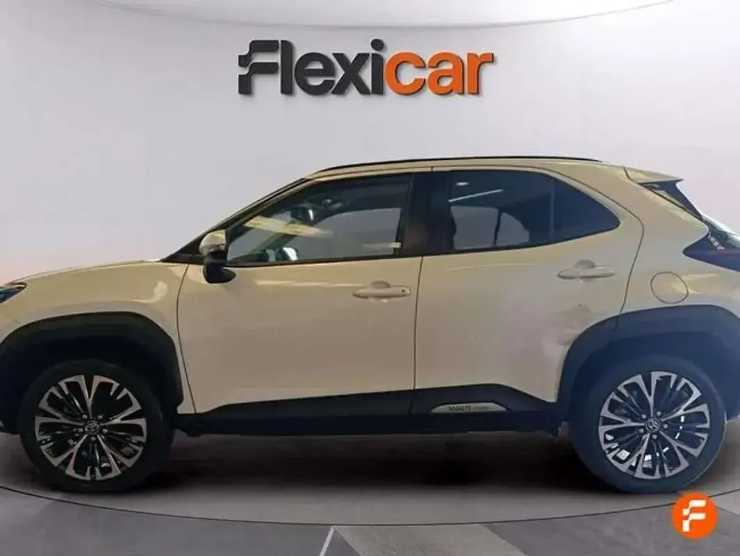 Usado Toyota Yaris Cross Active 116 CV (85 kW) 2024 Blanco SUV
