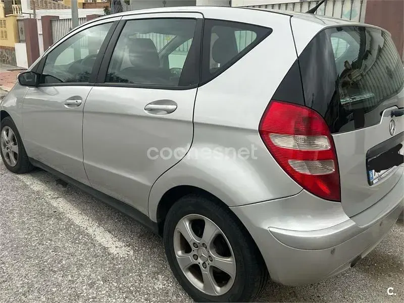 Usado Mercedes A180 Classic 109 CV (80 kW) 2006 Gris / plata Monovolumen