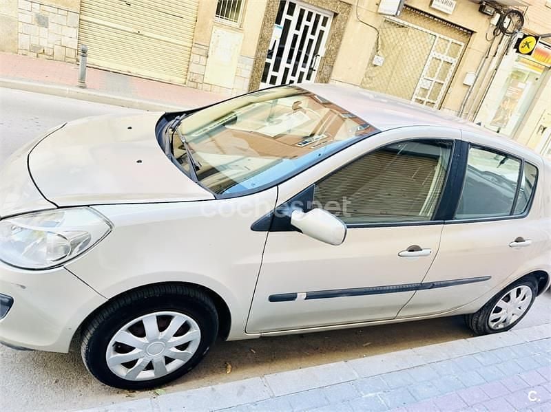 Usado Renault Clio II Rip Curl 85 CV (62 kW) 2008 Beige Berlina