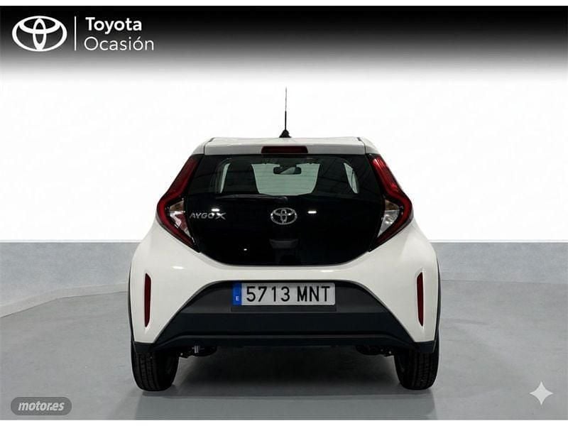 Usado Toyota Aygo X Play 72 CV (52 kW) 2024 Blanco SUV