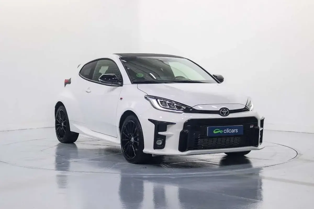 Usado Toyota Yaris 261 CV (191 kW) 2021 Blanco Utilitario