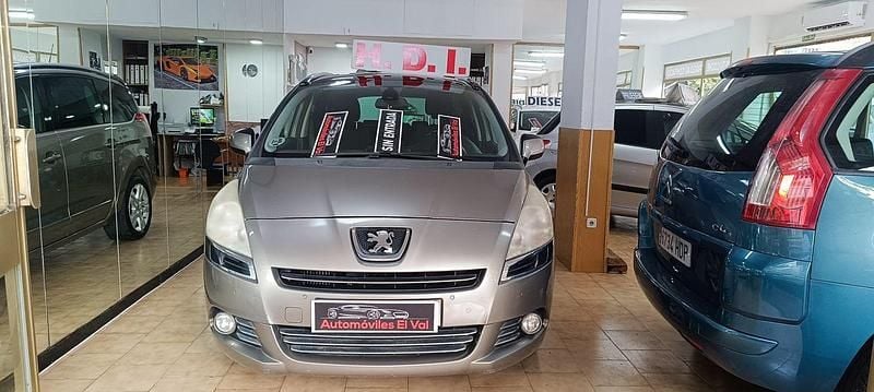 Beige Usado 2011 Peugeot 5008 Sport Monovolumen | 5990 € (Super precio) - Imagen 1/4