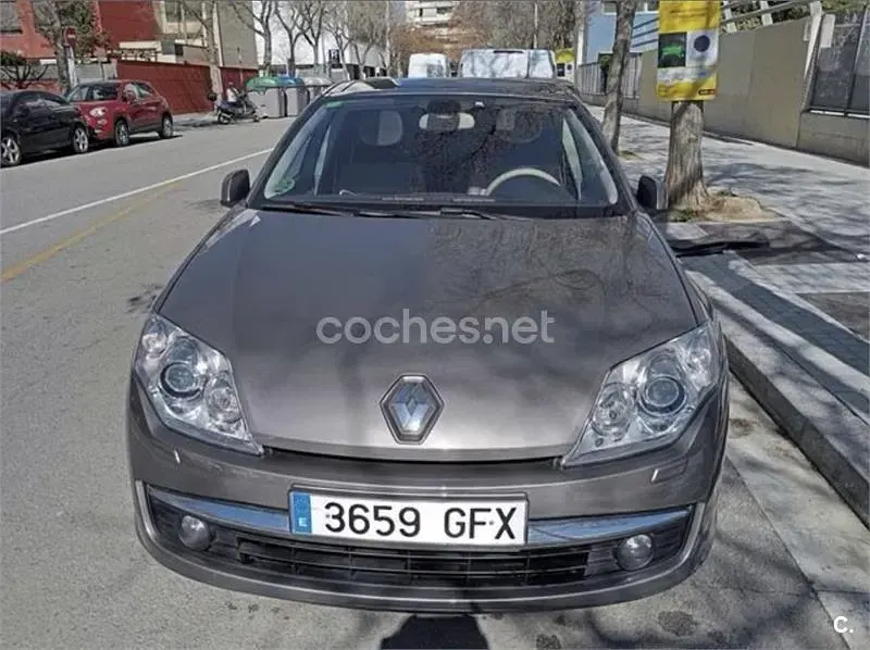 Usado Renault Laguna III Privilege 170 CV (125 kW) 2008 Gris / plata Berlina