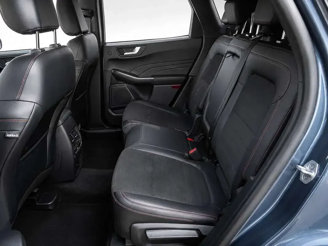Usado Ford Kuga ST-Line 226 CV (166 kW) 2023 Azul SUV