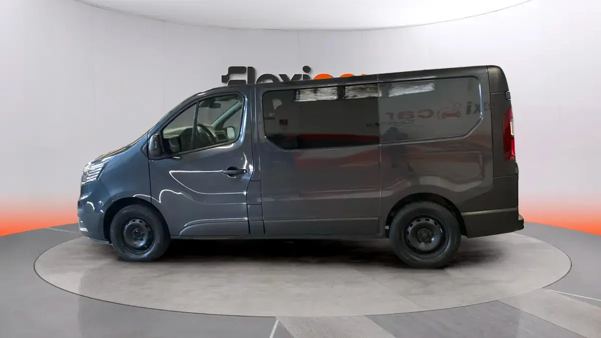 Usado Renault Trafic 150 CV (110 kW) 2023 Azul Monovolumen