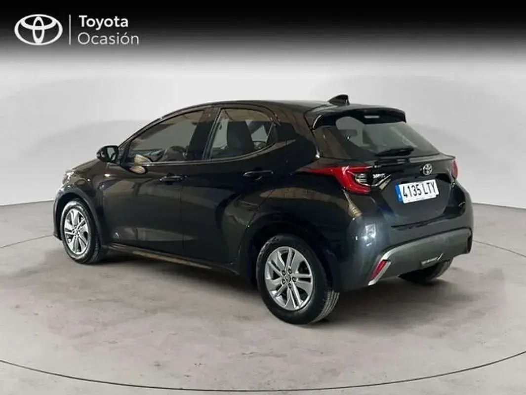 Usado Toyota Yaris Edition 125 CV (91 kW) 2021 Negro Utilitario