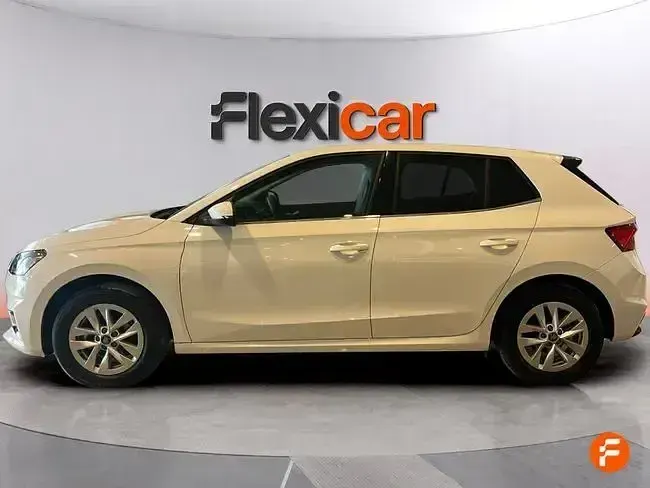 Usado Skoda Fabia Selection 95 CV (69 kW) 2025 Blanco Utilitario