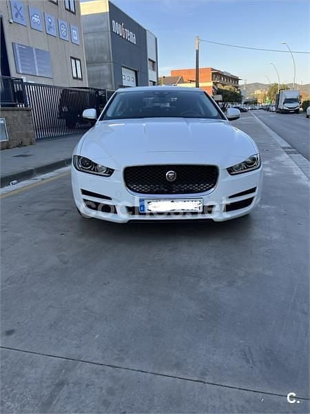Usado Jaguar XE 180 CV (132 kW) 2015 Blanco Berlina