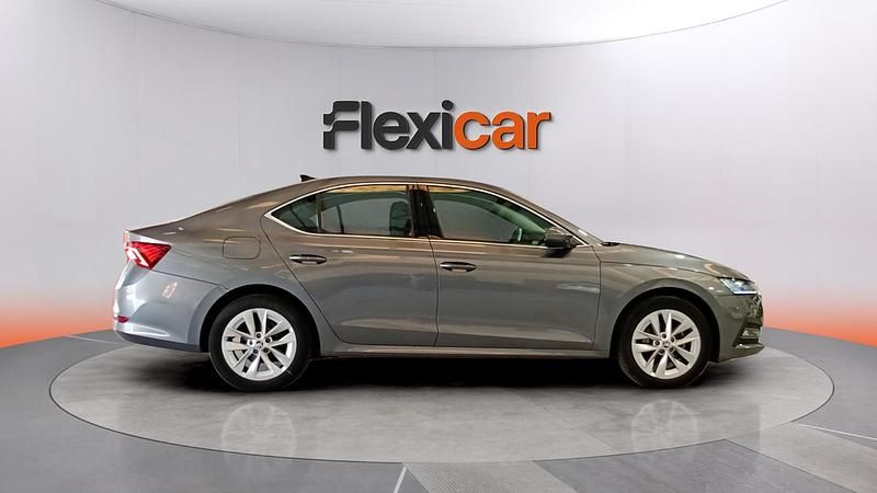 Usado Skoda Octavia Selection 150 CV (110 kW) 2024 Gris Berlina