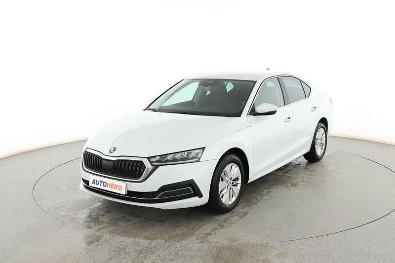 Usado Skoda Octavia Selection 150 CV (110 kW) 2024 Blanco Berlina
