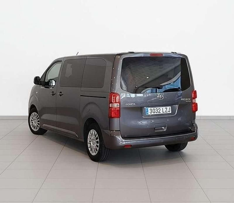 Usado Toyota Proace 147 CV (108 kW) 2022 Gris Monovolumen