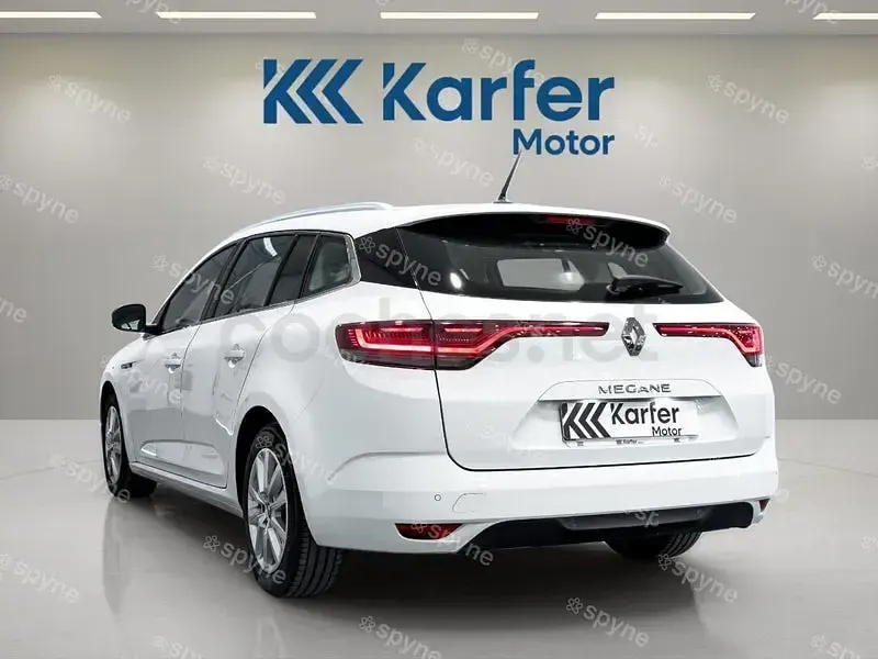 Usado Renault Mégane GrandTour Business 115 CV (84 kW) 2021 Blanco Familiar