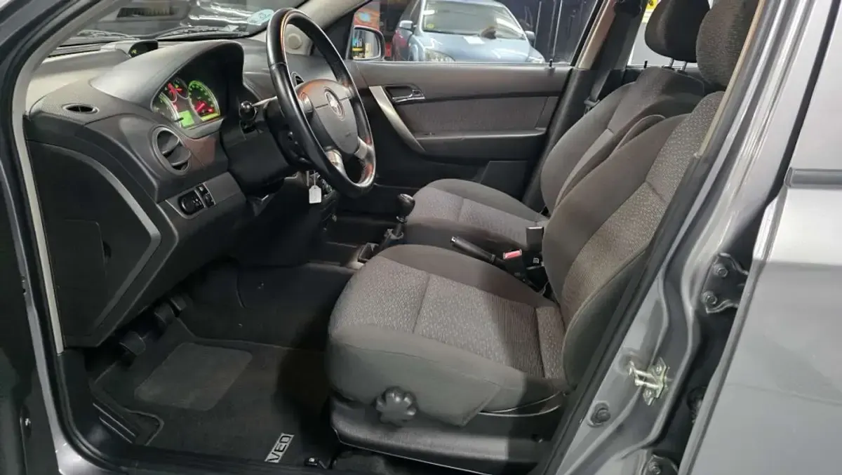 Usado Chevrolet Aveo LT 94 CV (69 kW) 2008 Gris Berlina