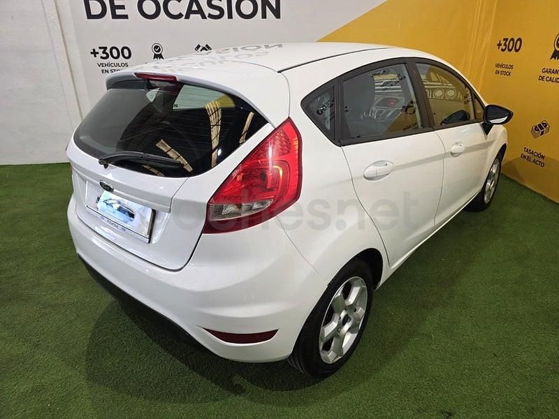 Usado Ford Fiesta Trend 82 CV (60 kW) 2011 Blanco Utilitario