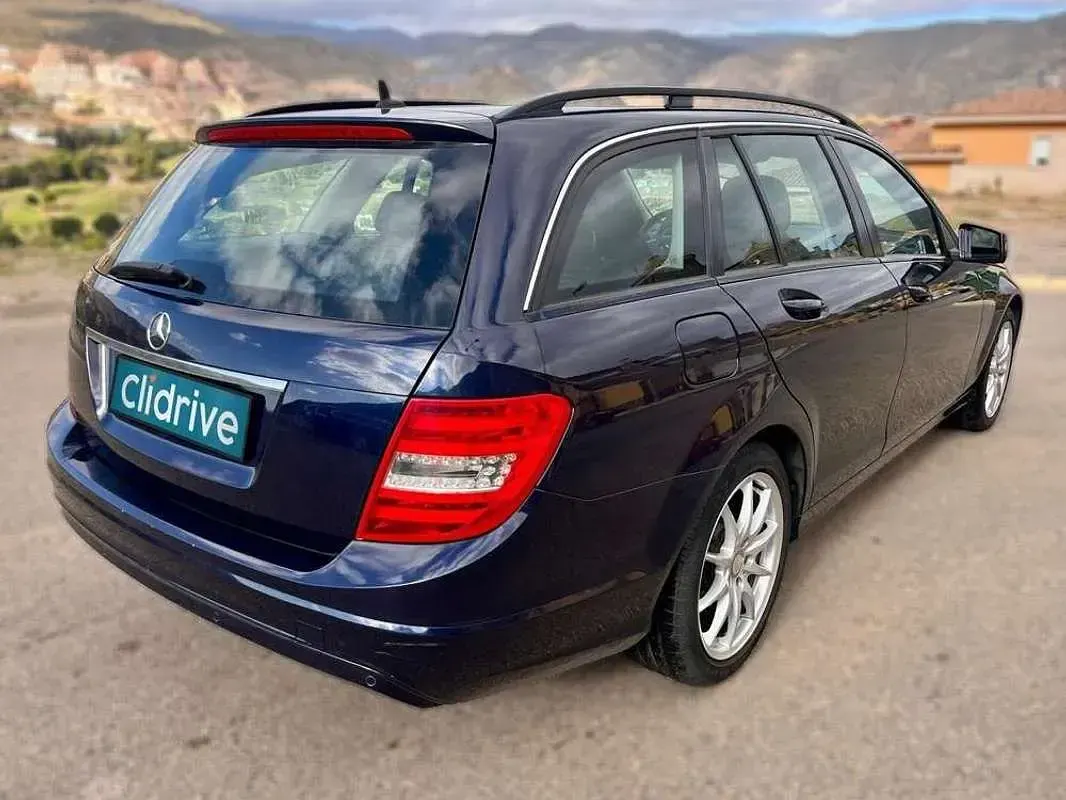 Usado Mercedes C180 Avantgarde 120 CV (88 kW) 2012 Azul Familiar