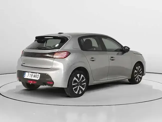 Usado Peugeot 208 Active 75 CV (55 kW) 2024 Gris Utilitario
