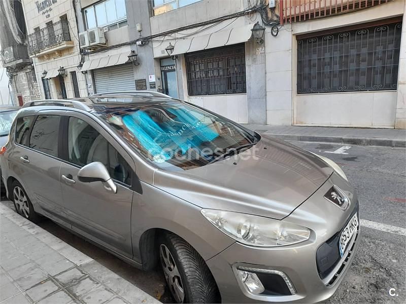 Usado Peugeot 308 SW Active 92 CV (67 kW) 2012 Beige Familiar