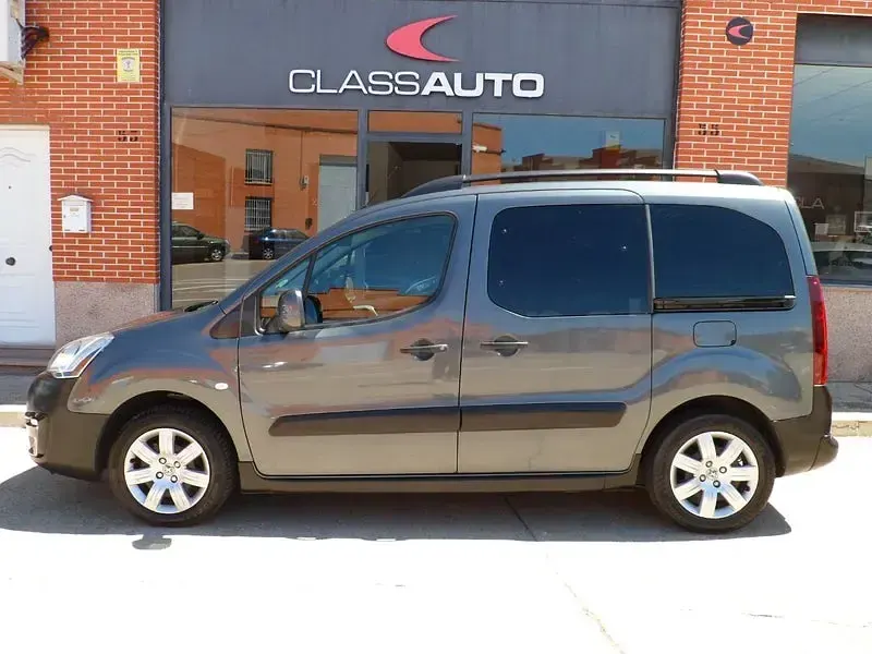 Usado Peugeot Partner Tepee Outdoor 100 CV (73 kW) 2015 Gris / plata Monovolumen