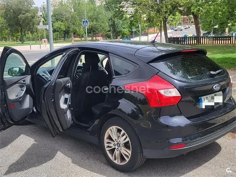 Usado Ford Focus Trend 109 CV (80 kW) 2012 Negro Berlina