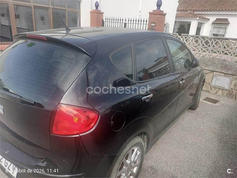Usado Seat Altea Ecomotive 105 CV (77 kW) 2010 Negro Monovolumen