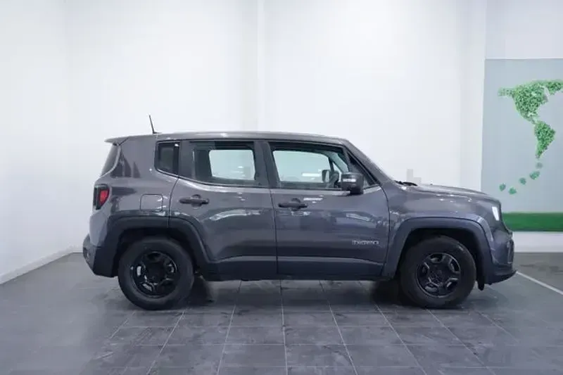 Usado Jeep Renegade Sport 120 CV (88 kW) 2021 Gris / plata SUV
