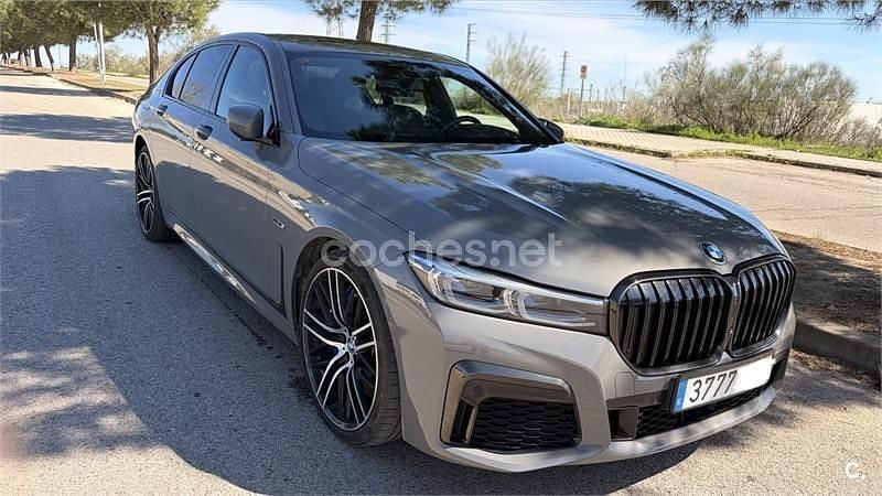 Usado BMW 745e Comfort Edition 394 CV (289 kW) 2022 Gris / plata Berlina