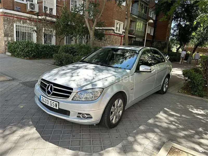 Usado Mercedes C220 Avantgarde 170 CV (125 kW) 2010 Gris / plata Berlina