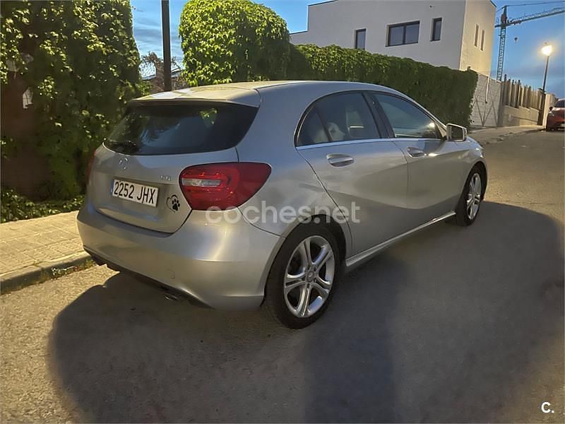 Usado Mercedes A200 Urban 136 CV (100 kW) 2015 Gris / plata Berlina