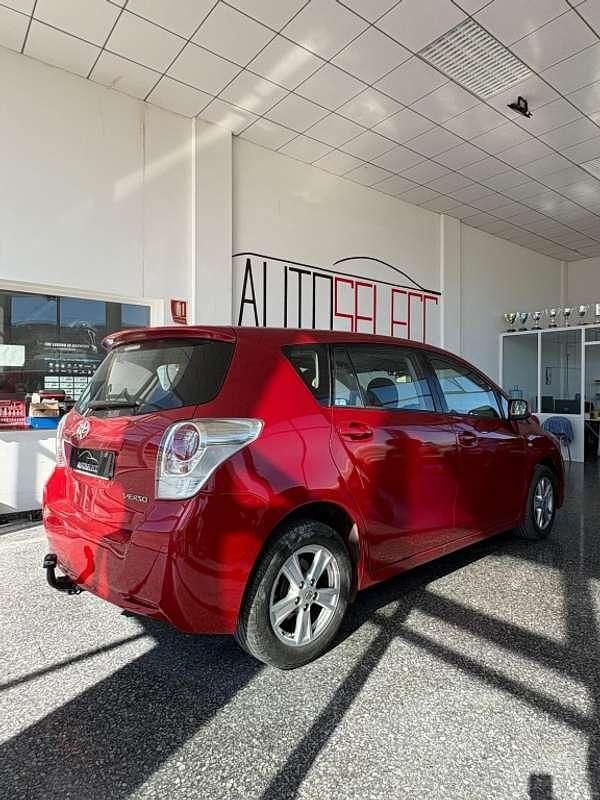Usado Toyota Verso Active 126 CV (92 kW) 2010 Rojo Monovolumen