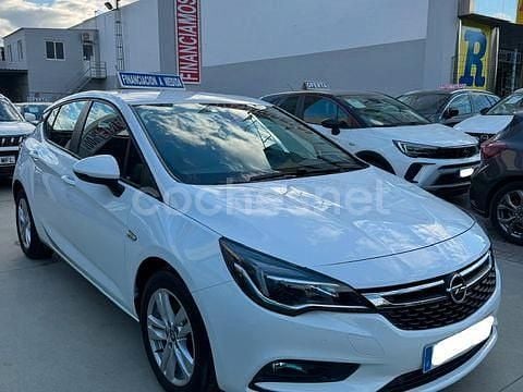 Usado Opel Astra Edition 110 CV (80 kW) 2021 Blanco Berlina