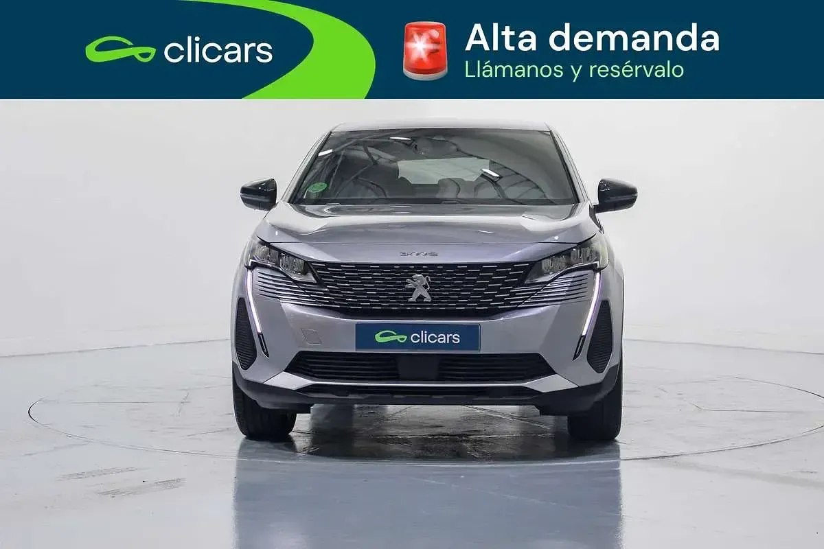 Usado Peugeot 3008 Allure 131 CV (96 kW) 2023 Plateado SUV