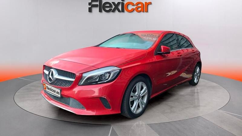 Usado Mercedes A200 Style 136 CV (100 kW) 2016 Rojo Utilitario