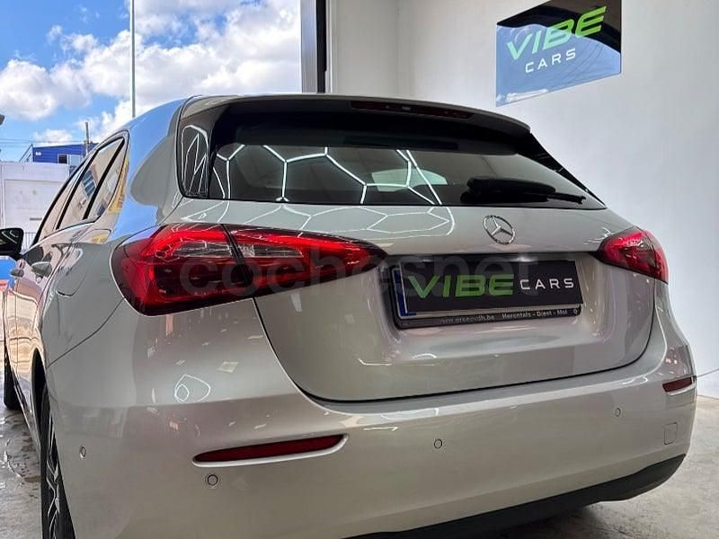 Usado Mercedes A180 116 CV (85 kW) 2020 Gris Berlina