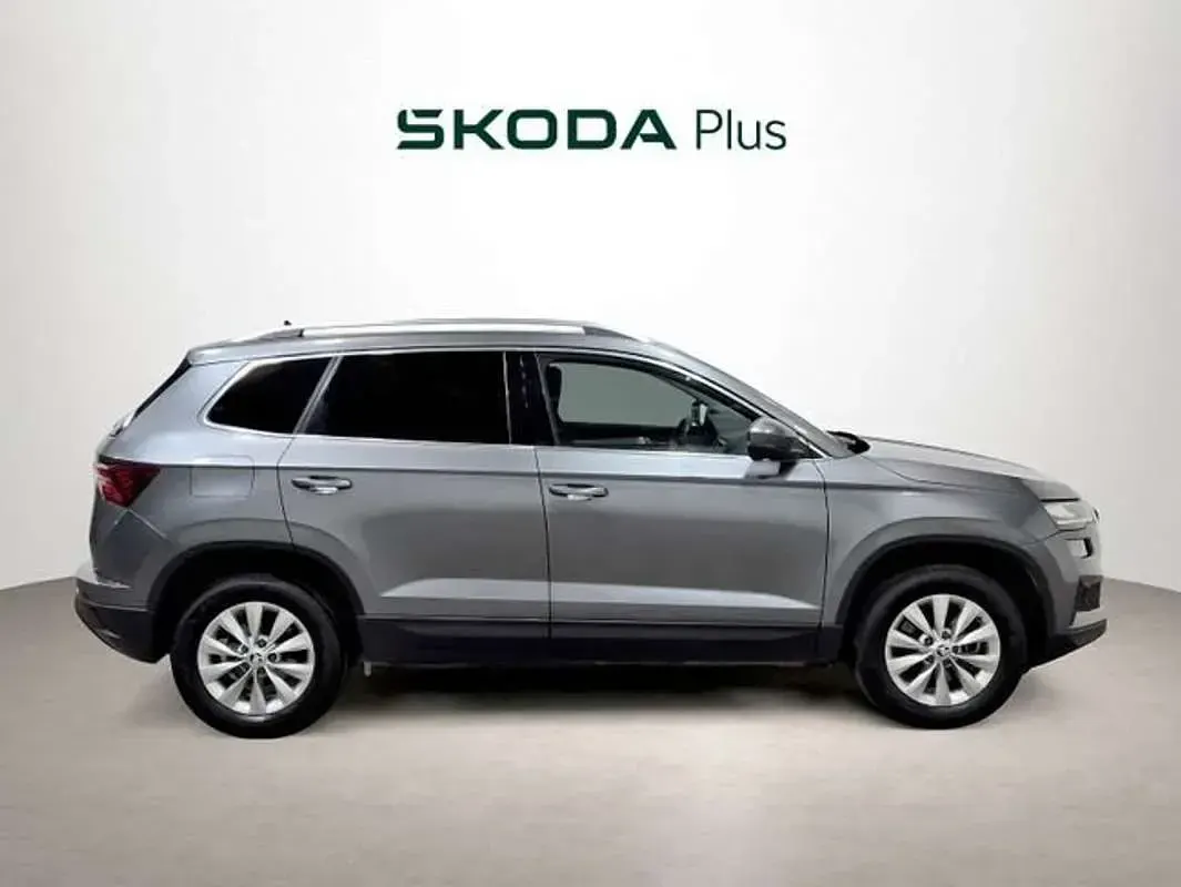 Usado Skoda Karoq Selection 150 CV (110 kW) 2024 Gris SUV
