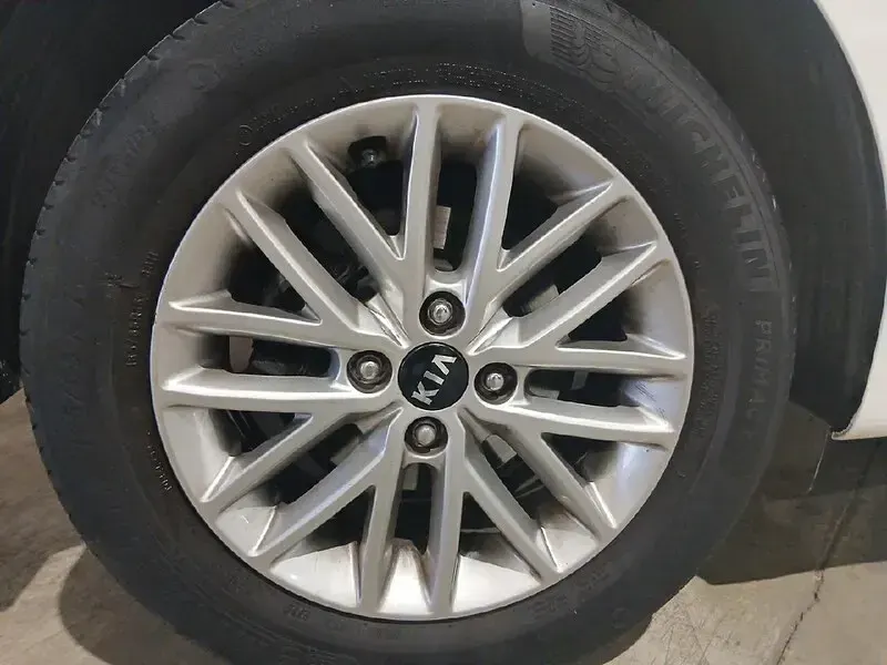 Usado Kia Rio 84 HP (61 kW) 2021 Branco Sedan