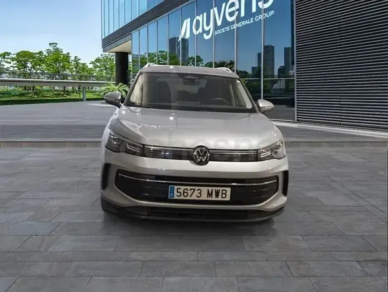 Usado VW Tiguan Life 150 CV (110 kW) 2024 Gris / plata SUV