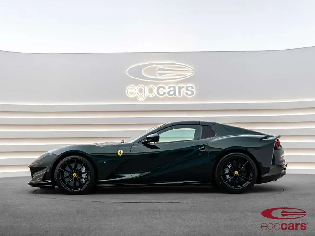Usado Ferrari 812 799 CV (587 kW) 2022 Verde Descapotable