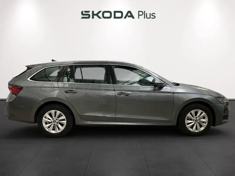 Usado Skoda Octavia Selection 116 HP (85 kW) 2025 Cinzento Carrinha