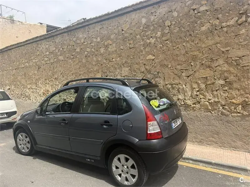 Usado Citroën C3 XTR 70 CV (51 kW) 2008 Gris / plata Berlina