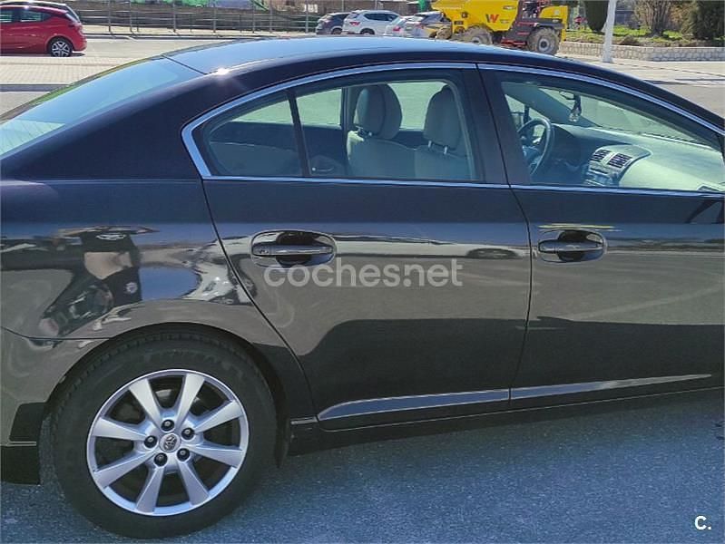Usado Toyota Avensis Advance 126 CV (92 kW) 2010 Negro Berlina