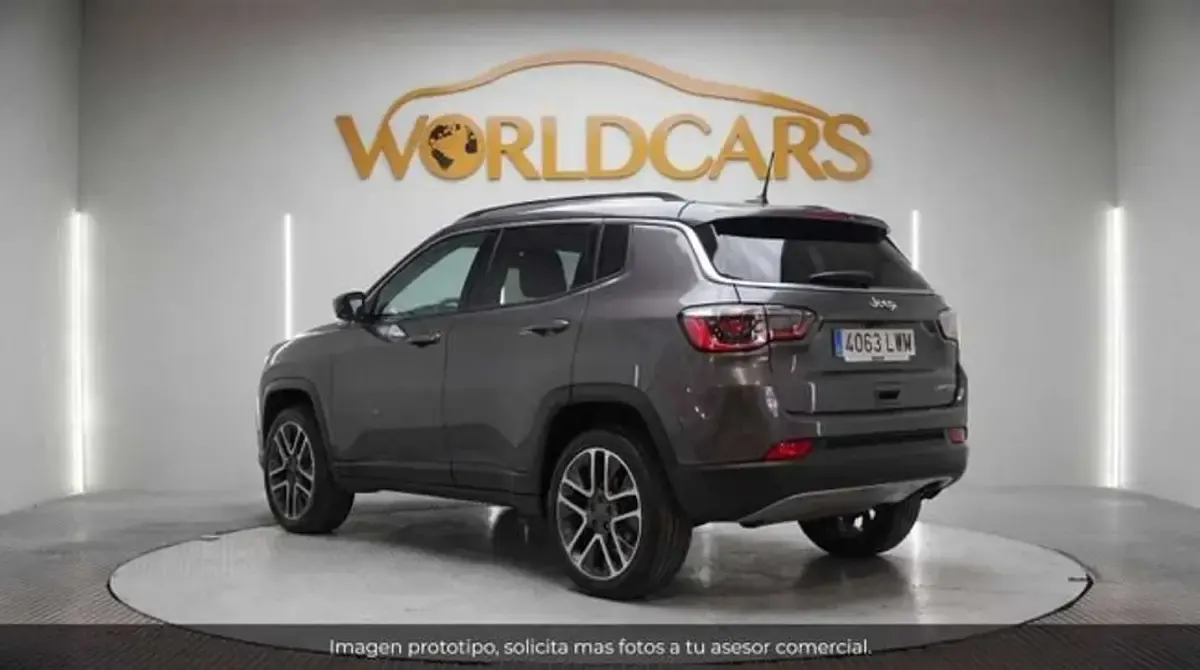 Usado Jeep Compass Limited 131 CV (96 kW) 2022 Gris SUV